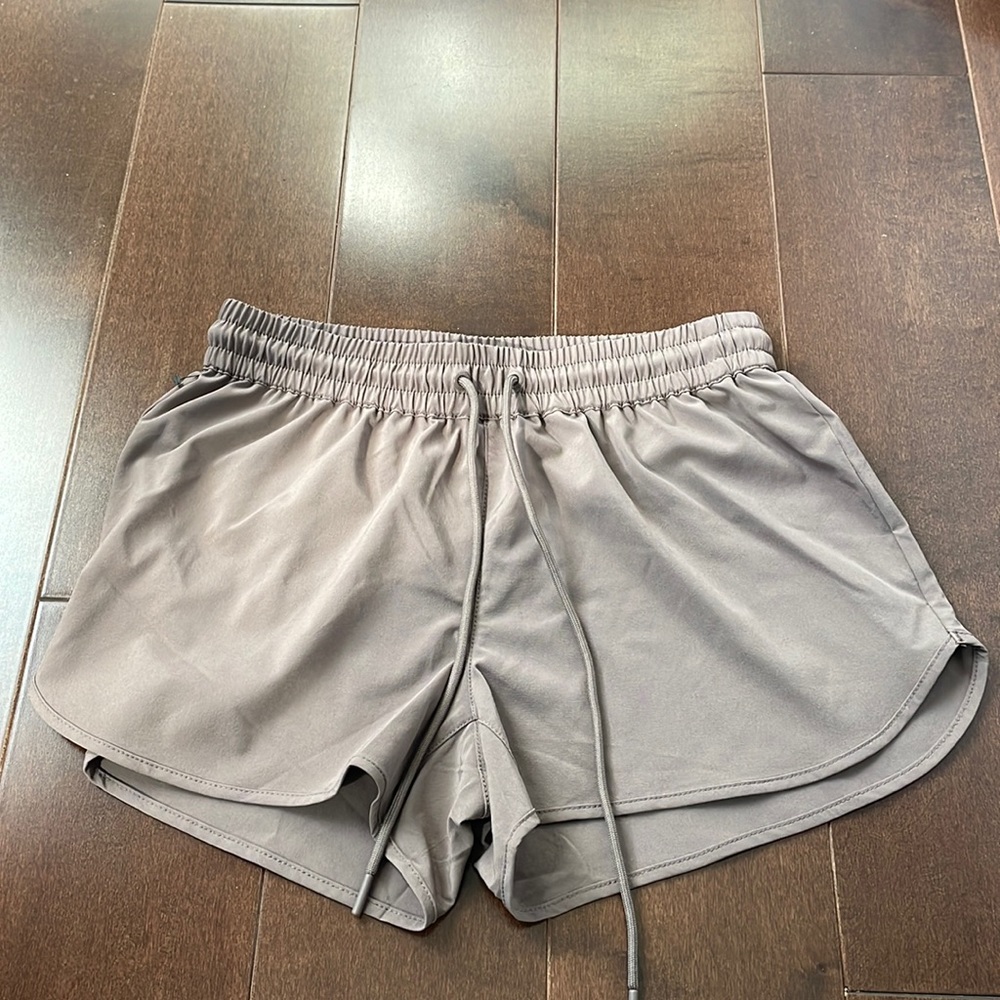 Aritizia TNA Shorts